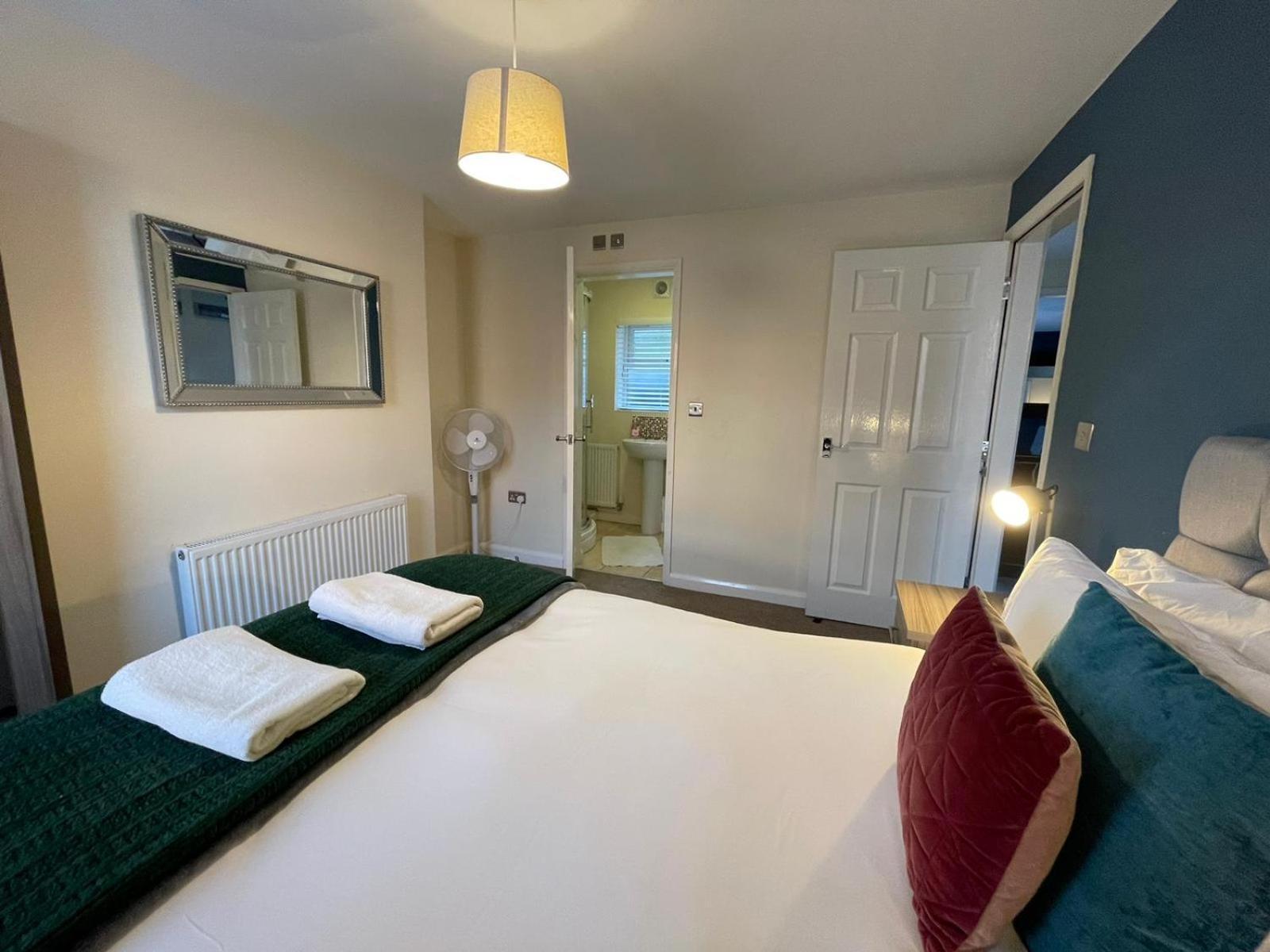 Barroon Castle Apartments, Near Airport, Free Parking, By Derbnb キャッスル・ドニントン エクステリア 写真